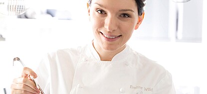 Eveline Wild im Hotel Greil